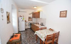 Apartment Pela